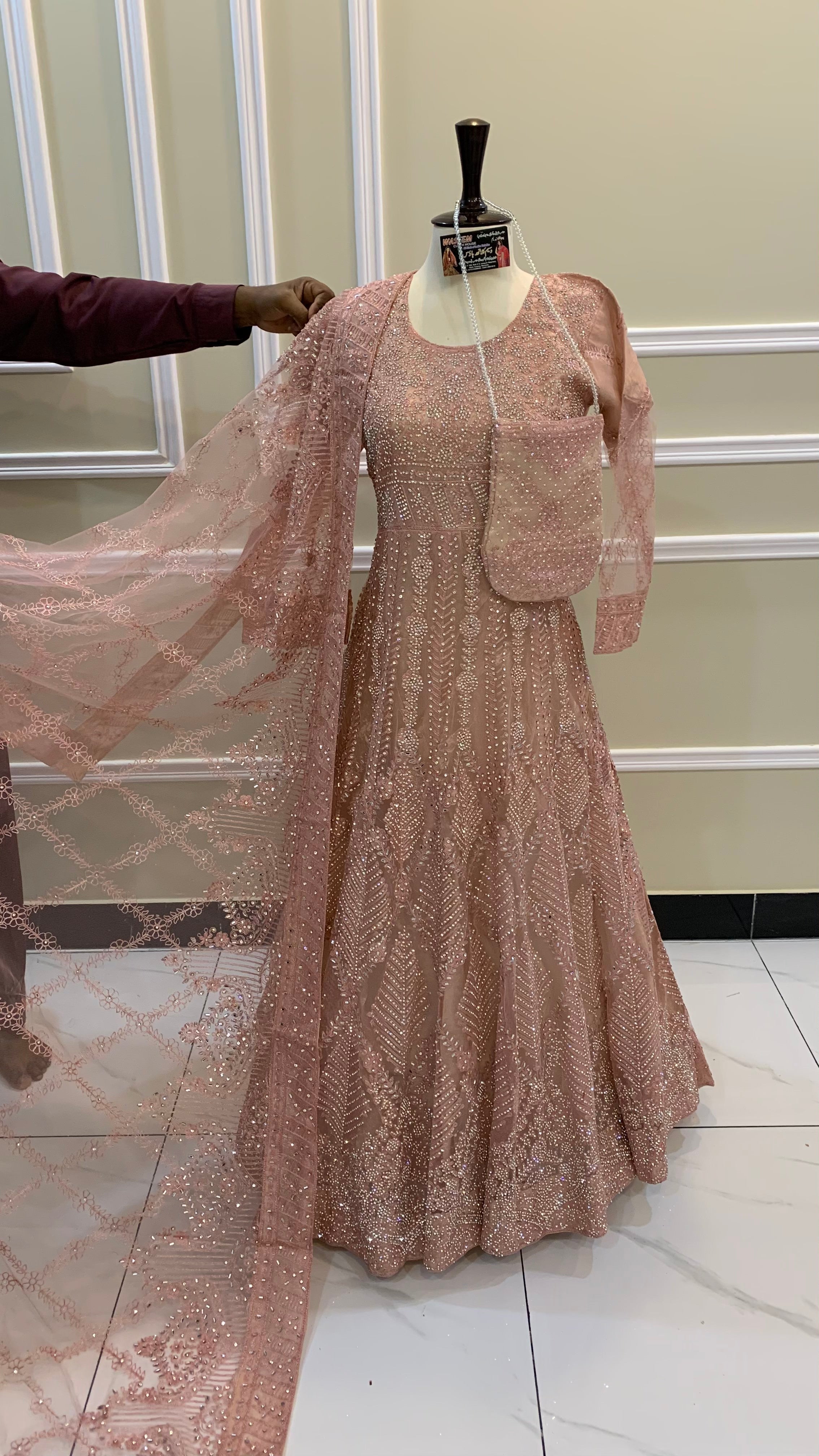 Mahveen – Blush Radiance