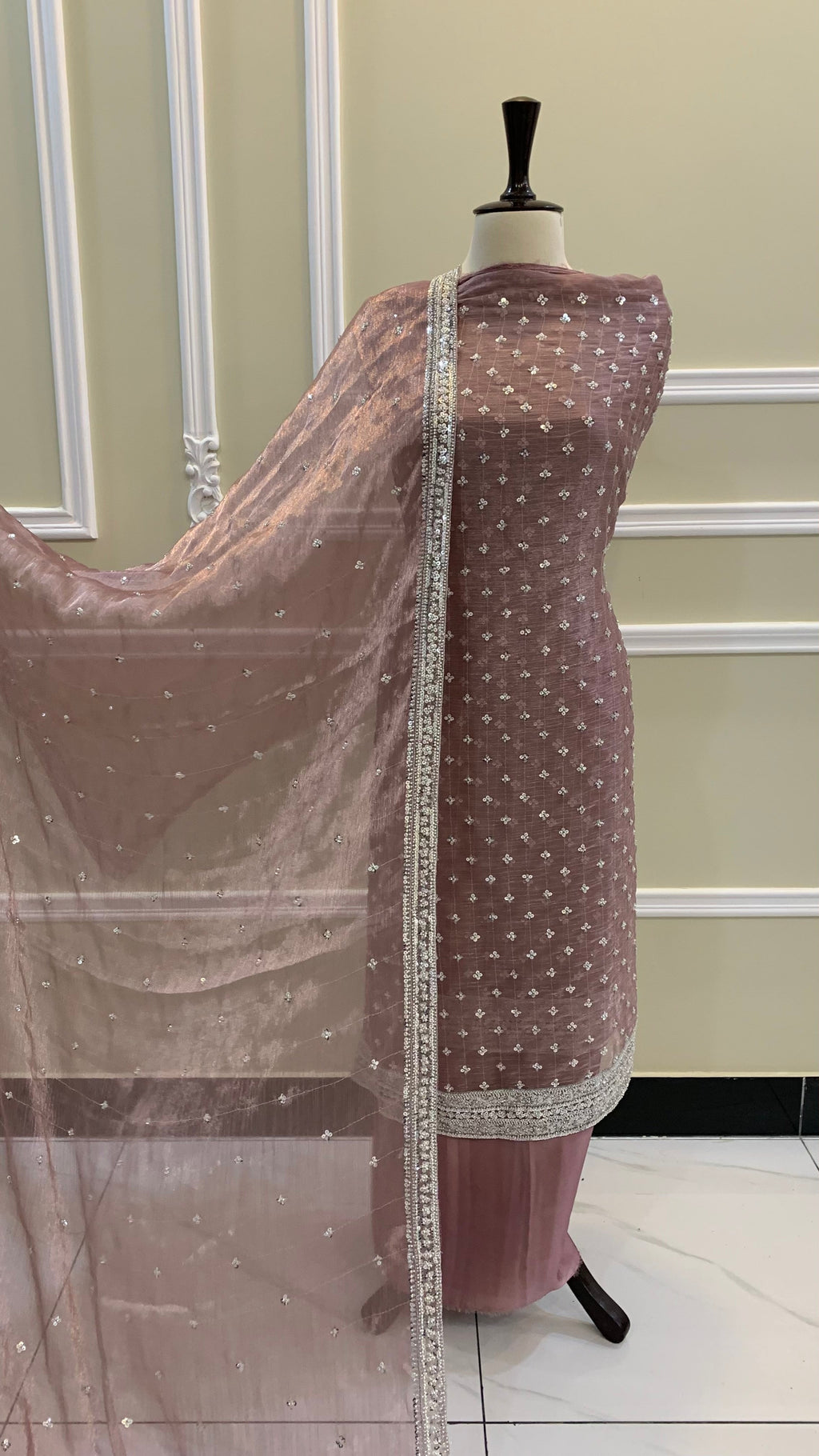 Layaan – Mauve Serenity