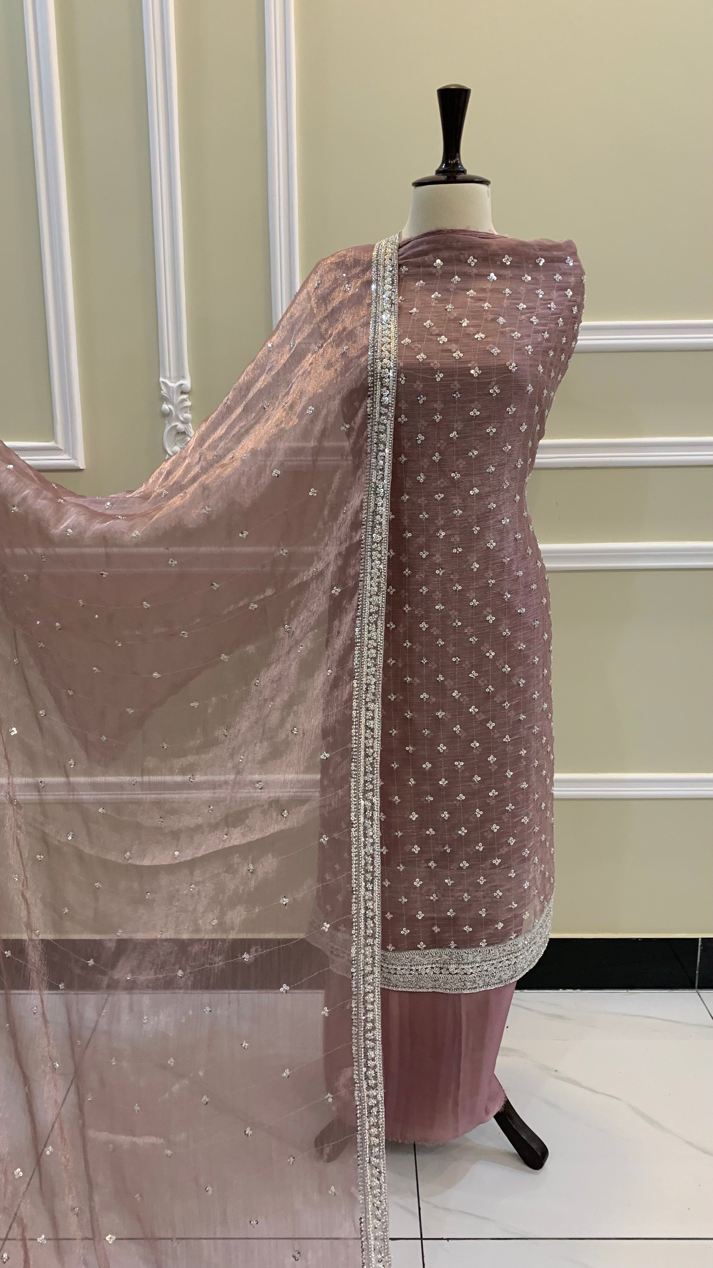 Layaan – Mauve Serenity